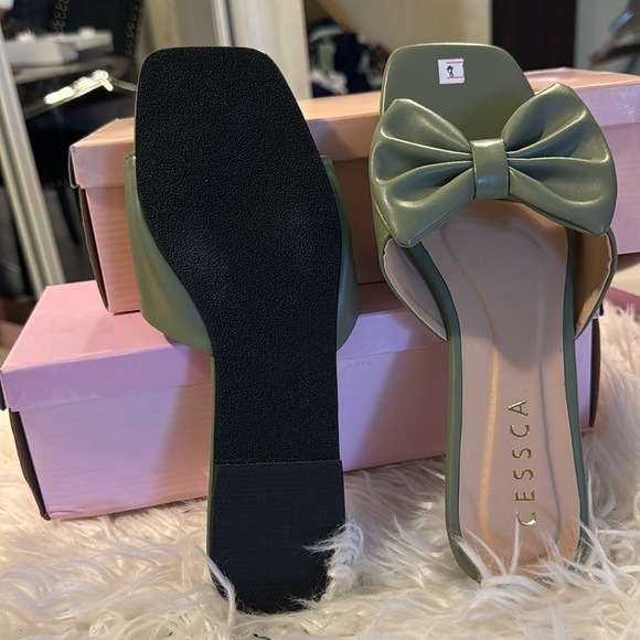 FLAT SLIPPERS SIZE 8 NEW NEVER WORN - Picture 3 of 4